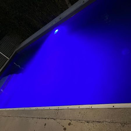 Villa Climatise Avec Piscine Et Jacuzzi カルパントラ エクステリア 写真