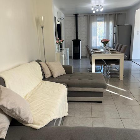 Villa Climatise Avec Piscine Et Jacuzzi カルパントラ エクステリア 写真