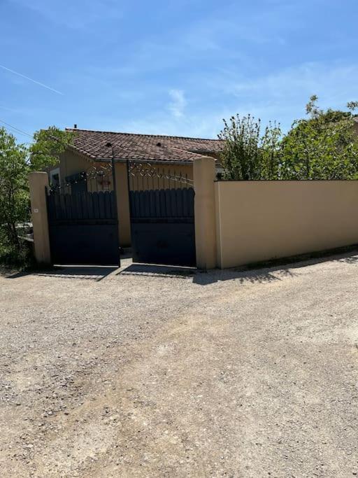 Villa Climatise Avec Piscine Et Jacuzzi カルパントラ エクステリア 写真