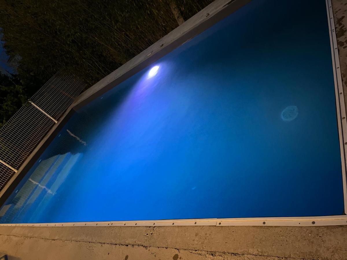 Villa Climatise Avec Piscine Et Jacuzzi カルパントラ エクステリア 写真