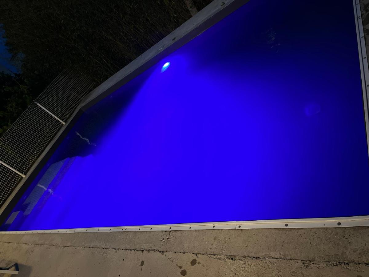 Villa Climatise Avec Piscine Et Jacuzzi カルパントラ エクステリア 写真
