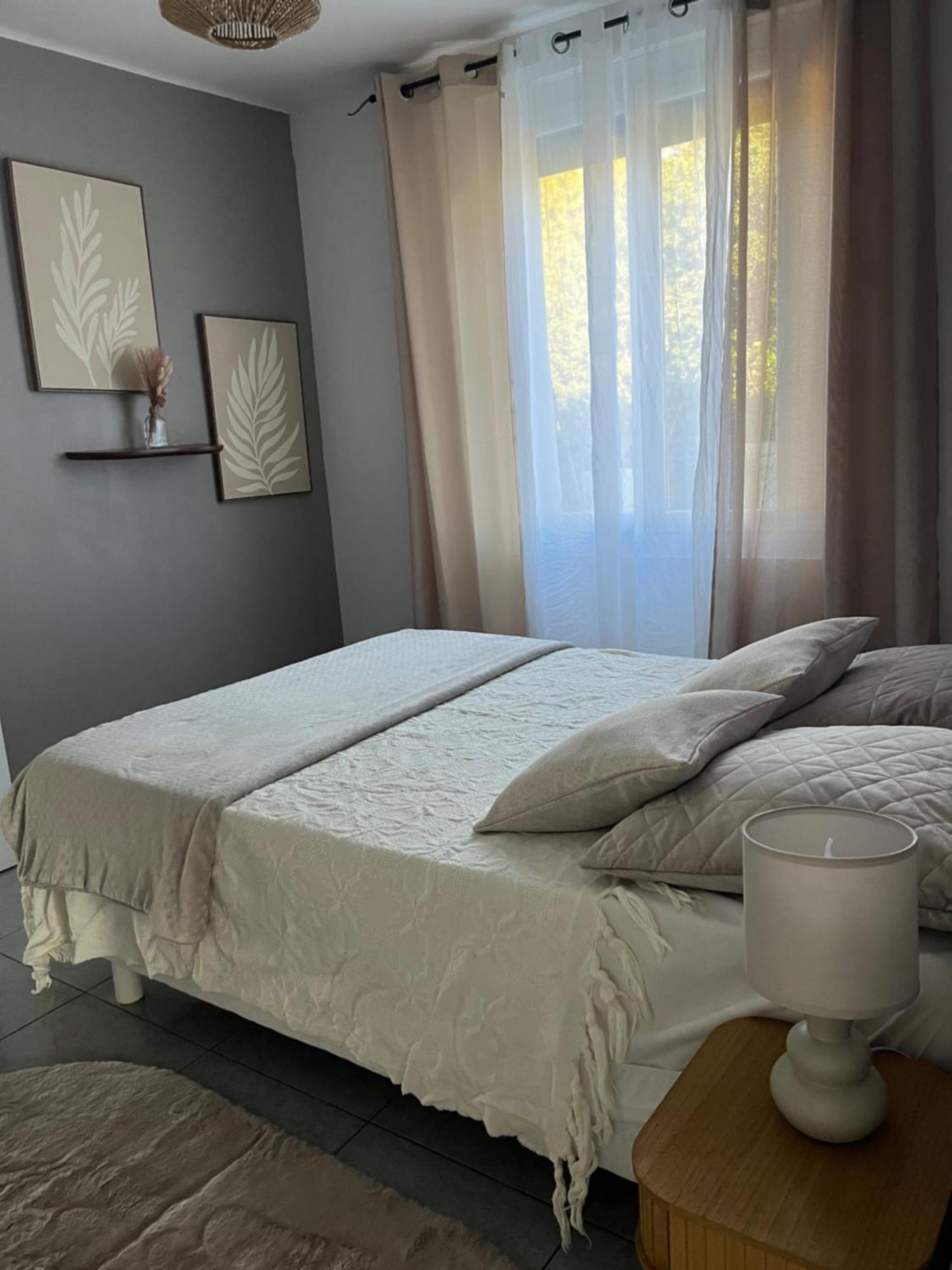 Villa Climatise Avec Piscine Et Jacuzzi カルパントラ エクステリア 写真