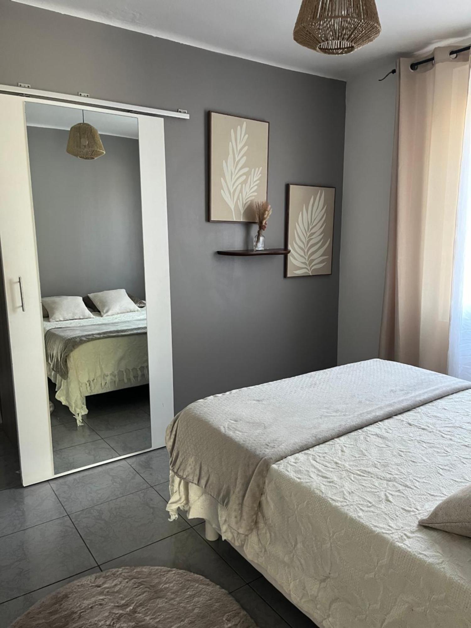 Villa Climatise Avec Piscine Et Jacuzzi カルパントラ エクステリア 写真